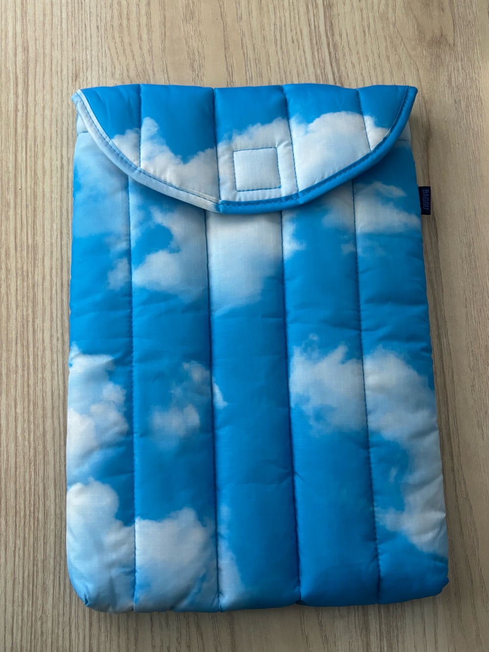 baggu clouds puffy laptop sleeve 13/14” (rare)